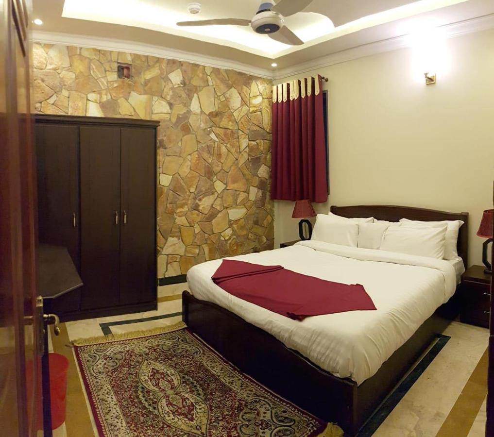 Triple One Hotel Abbottabad Esterno foto